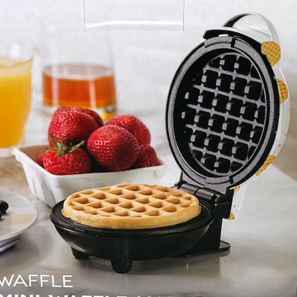 Dash Waffle Pattern Mini Waffle Maker, White - Picture 4 of 5